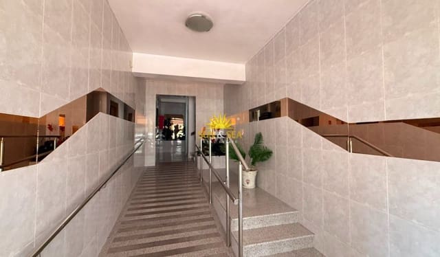 3 soverom Leilighet til leie i Las Piscinas Naturales, Torrevieja - € 900 (Ref: 9991821)