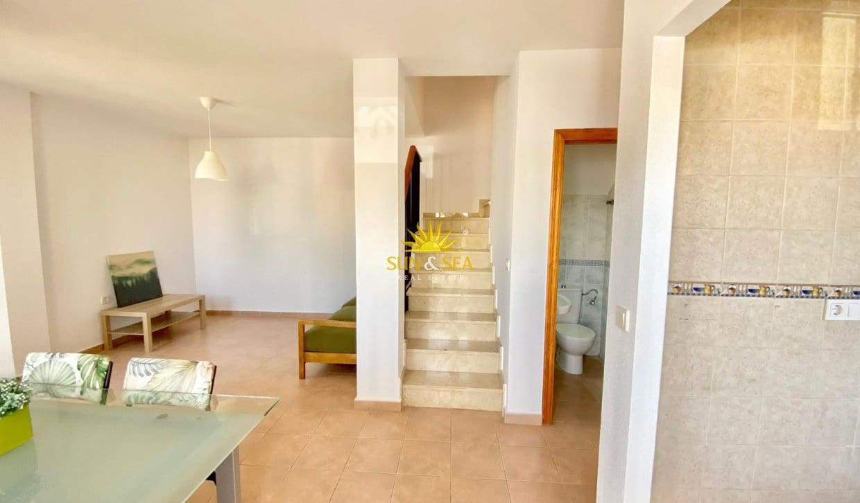 2 soverom Kjedet enebolig til salgs i Torrevieja med svømmebasseng - € 175 000 (Ref: 9993577)
