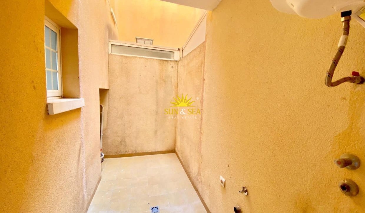2 soverom Kjedet enebolig til salgs i Torrevieja med svømmebasseng - € 175 000 (Ref: 9993577)