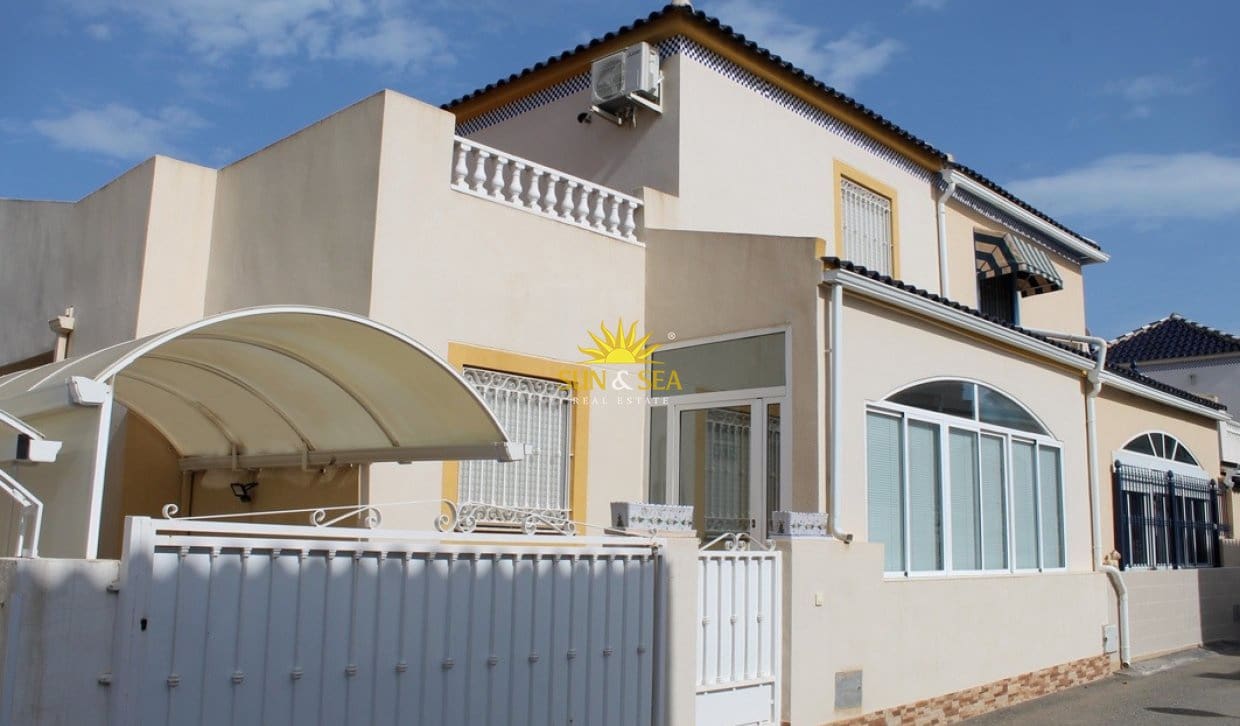 3 sovrum Hus att hyra i Los Balcones med pool - 1 200 € (Ref: 9995954)