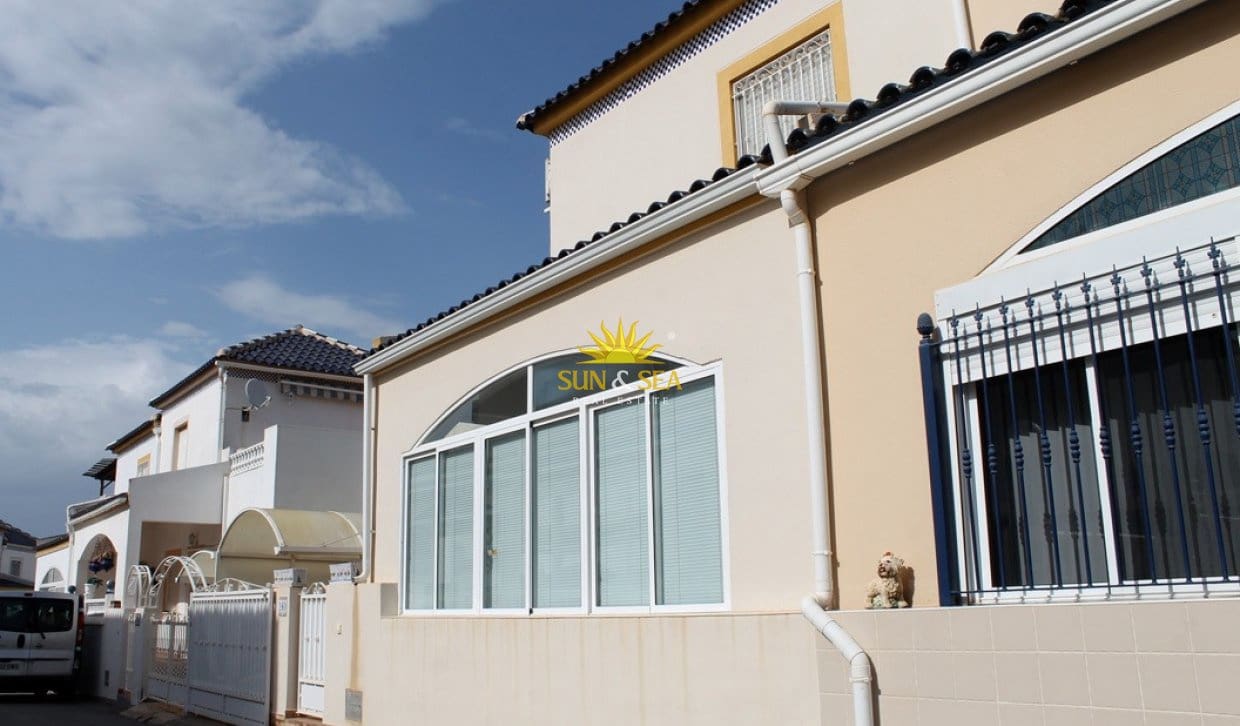 3 sovrum Hus att hyra i Los Balcones med pool - 1 200 € (Ref: 9995954)
