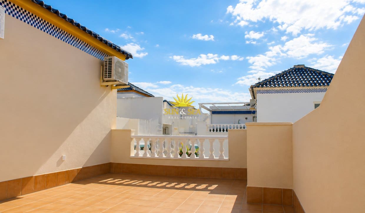 3 bedroom Townhouse for rent in Los Balcones with pool - € 1,200 (Ref: 9995954)