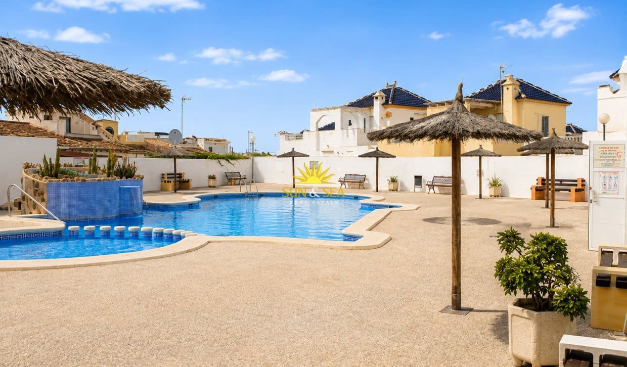 3 bedroom Townhouse for rent in Los Balcones with pool - € 1,200 (Ref: 9995954)