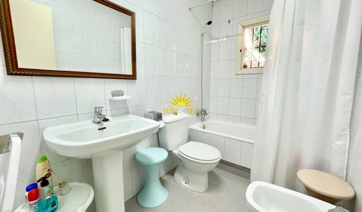 Maison de Ville de 2 chambres à louer à Los Narejos avec garage - 800 € (Ref: 9995955)