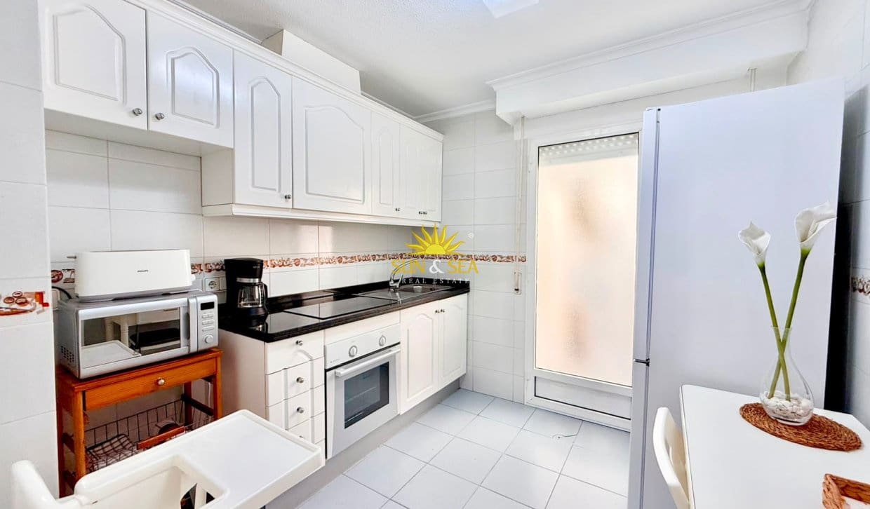 3 soveværelse Lejlighed til leje i Torrevieja - € 1.400 (Ref: 9995956)