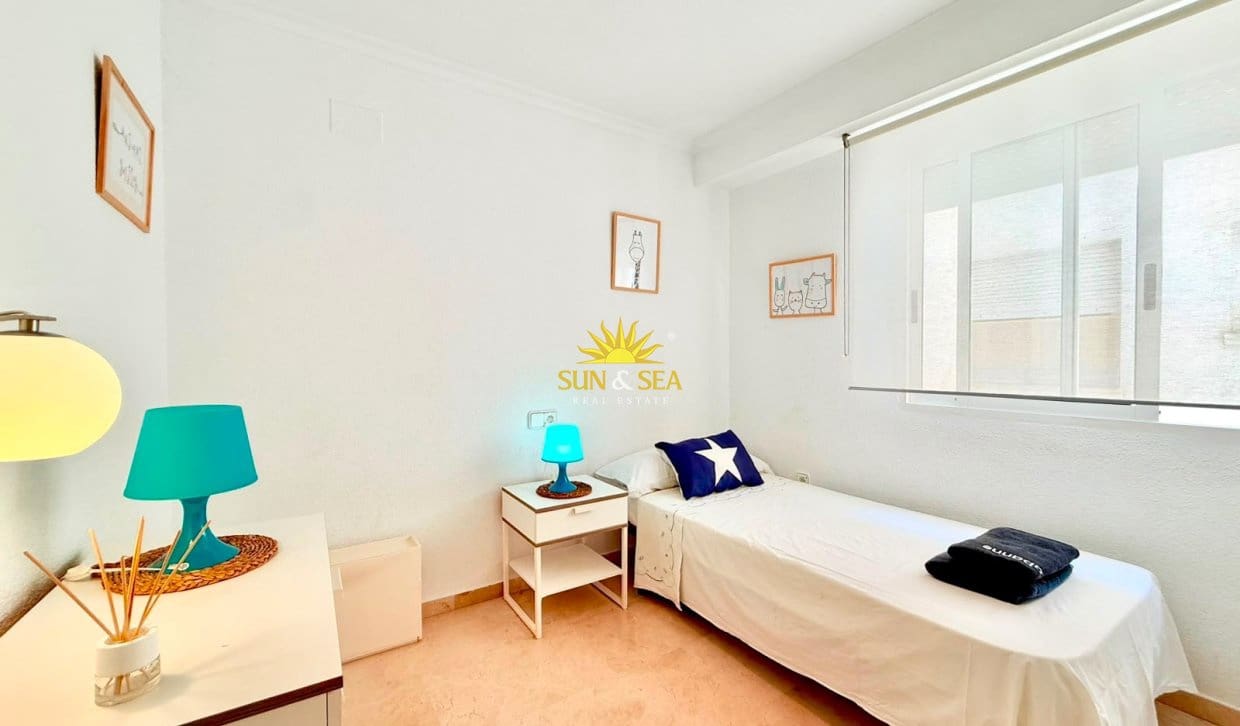 3 soveværelse Lejlighed til leje i Torrevieja - € 1.400 (Ref: 9995956)