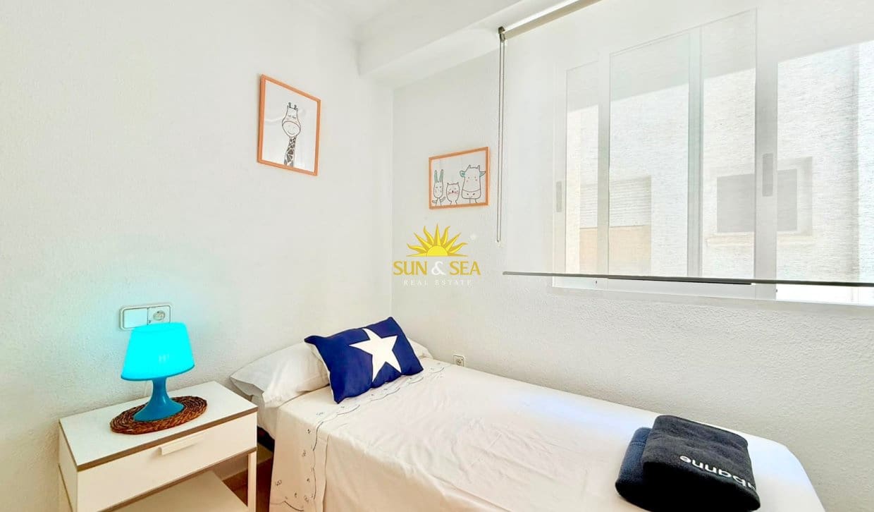 3 soveværelse Lejlighed til leje i Torrevieja - € 1.400 (Ref: 9995956)