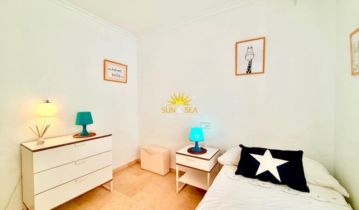 3 soveværelse Lejlighed til leje i Torrevieja - € 1.400 (Ref: 9995956)