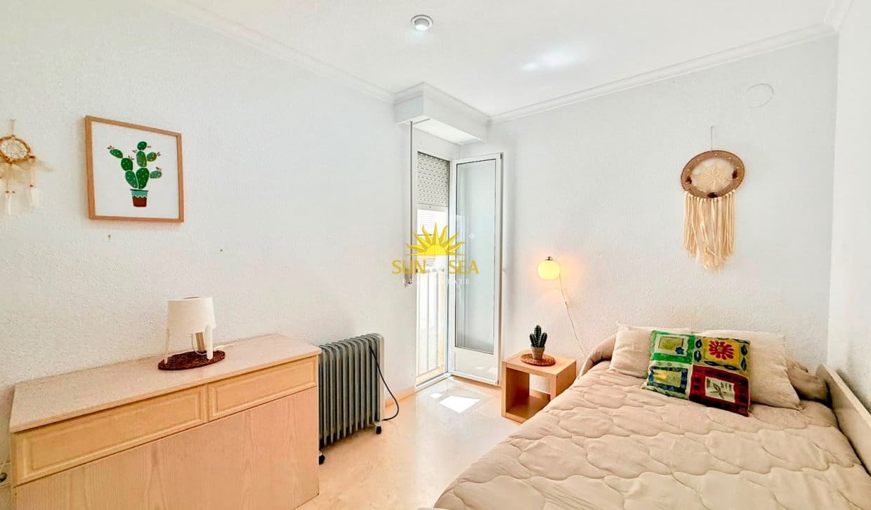 3 soveværelse Lejlighed til leje i Torrevieja - € 1.400 (Ref: 9995956)