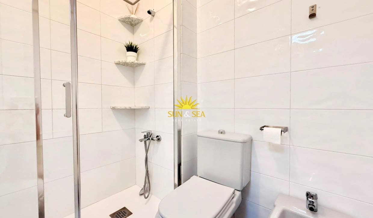 3 soveværelse Lejlighed til leje i Torrevieja - € 1.400 (Ref: 9995956)
