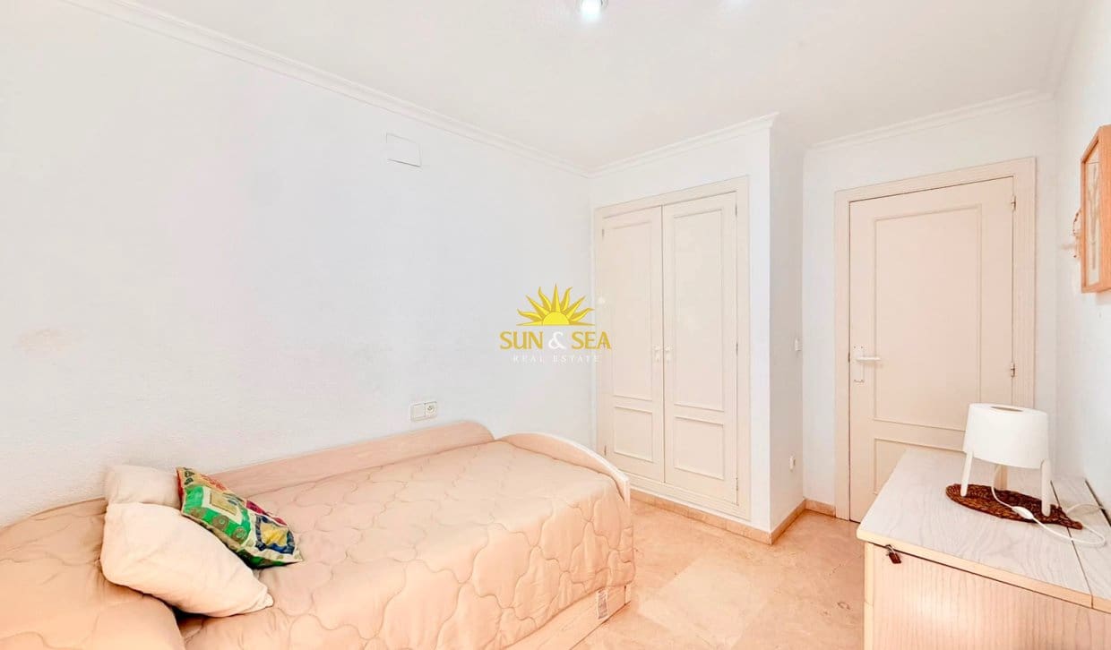 3 soveværelse Lejlighed til leje i Torrevieja - € 1.400 (Ref: 9995956)