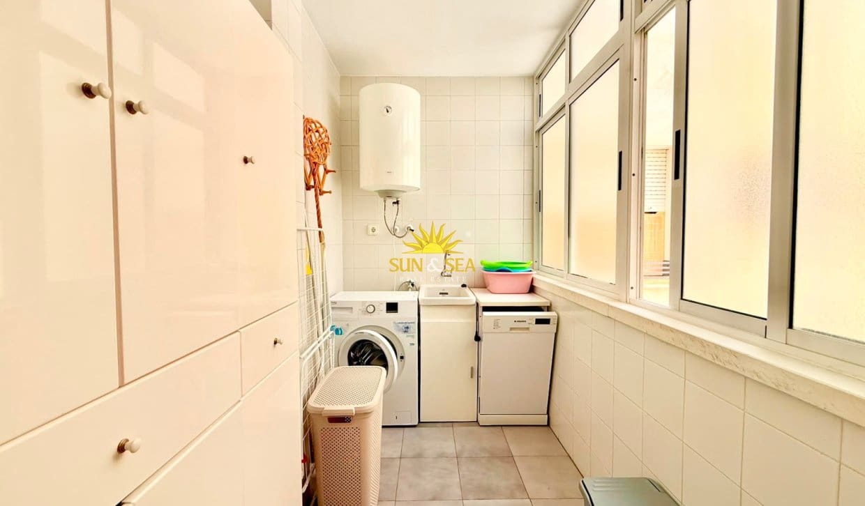 3 soveværelse Lejlighed til leje i Torrevieja - € 1.400 (Ref: 9995956)