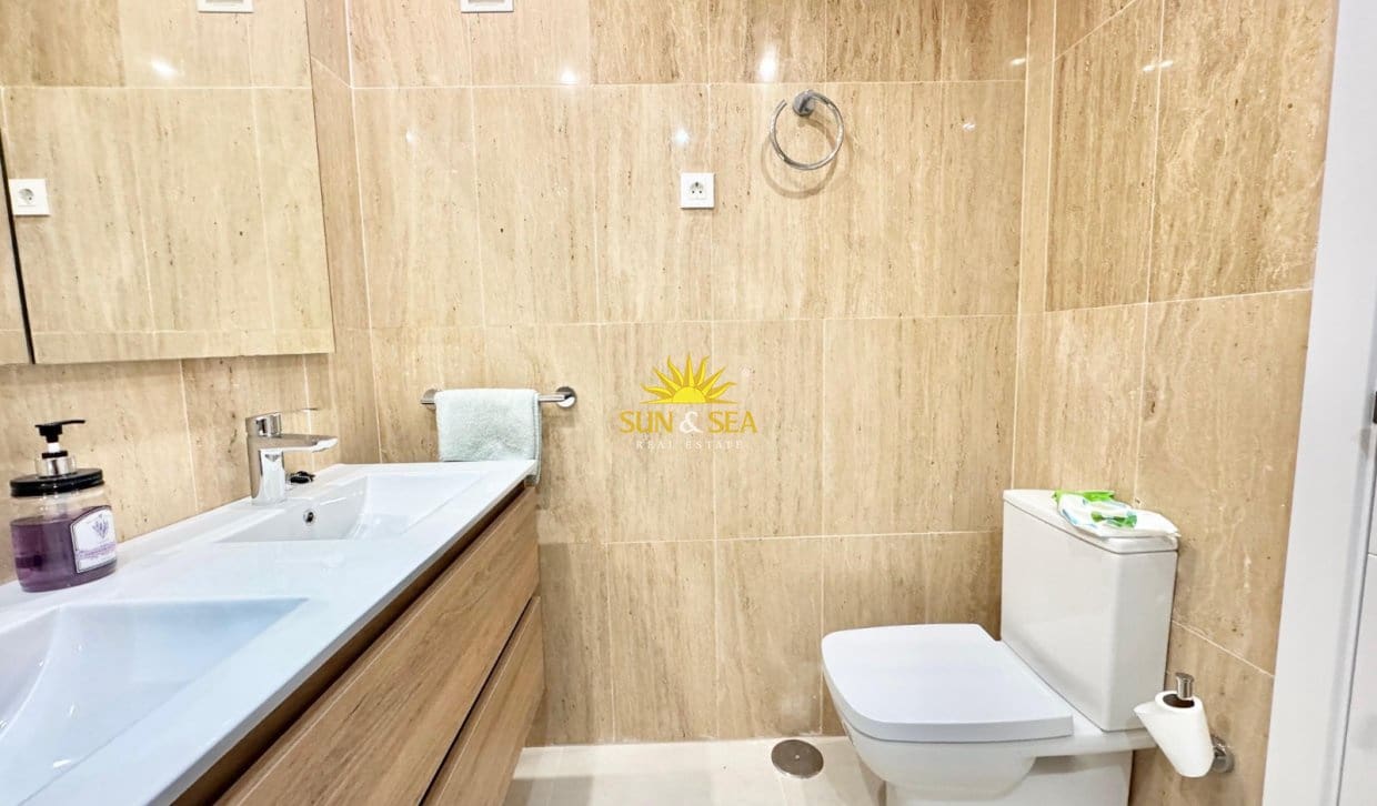 2 sypialnia Apartament do wynajęcia w Los Alcazares z basenem - 900 € (Ref: 9996304)