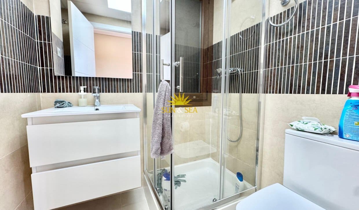 2 sypialnia Apartament do wynajęcia w Los Alcazares z basenem - 900 € (Ref: 9996304)