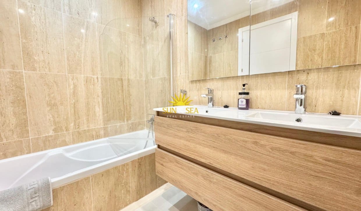 2 sypialnia Apartament do wynajęcia w Los Alcazares z basenem - 900 € (Ref: 9996304)