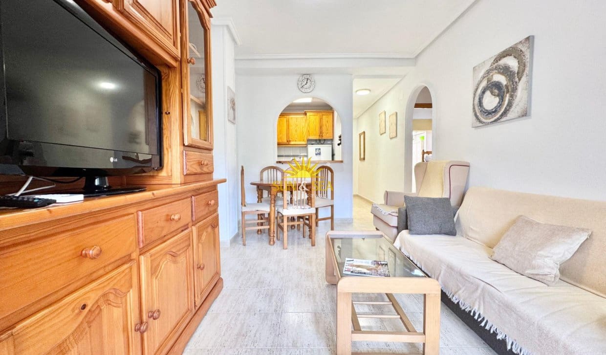 Appartement de 2 chambres à louer à Torrevieja avec piscine - 800 € (Ref: 9996305)