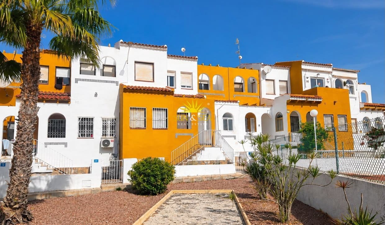 1 chambre Maison de Ville à vendre à Ciudad Quesada avec piscine - 105 000 € (Ref: 9997520)