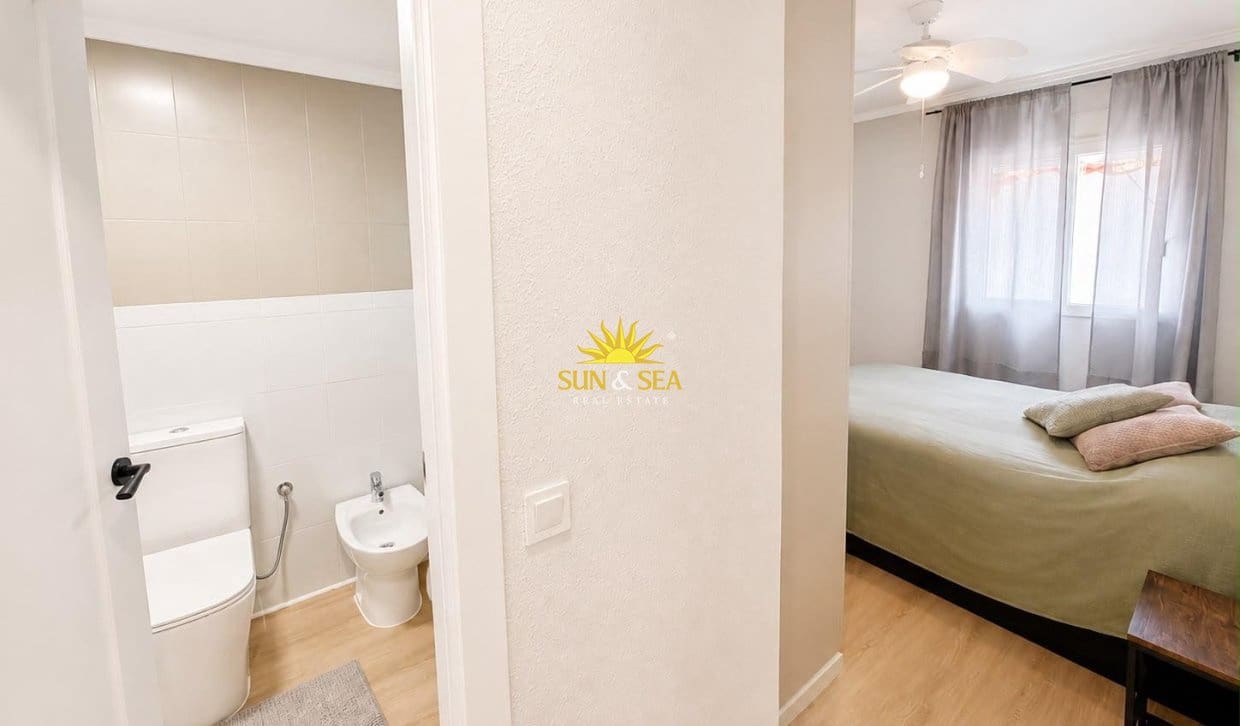 Apartamento de 1 habitación en Torrevieja en venta con piscina - 149.000 € (Ref: 9997817)