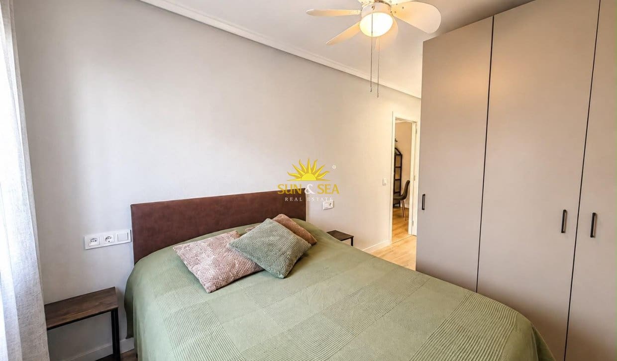 Apartamento de 1 habitación en Torrevieja en venta con piscina - 149.000 € (Ref: 9997817)