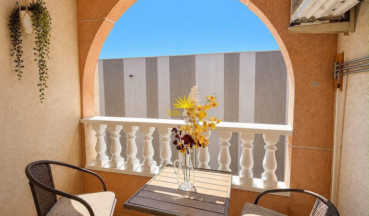 Apartamento de 1 habitación en Torrevieja en venta con piscina - 149.000 € (Ref: 9997817)