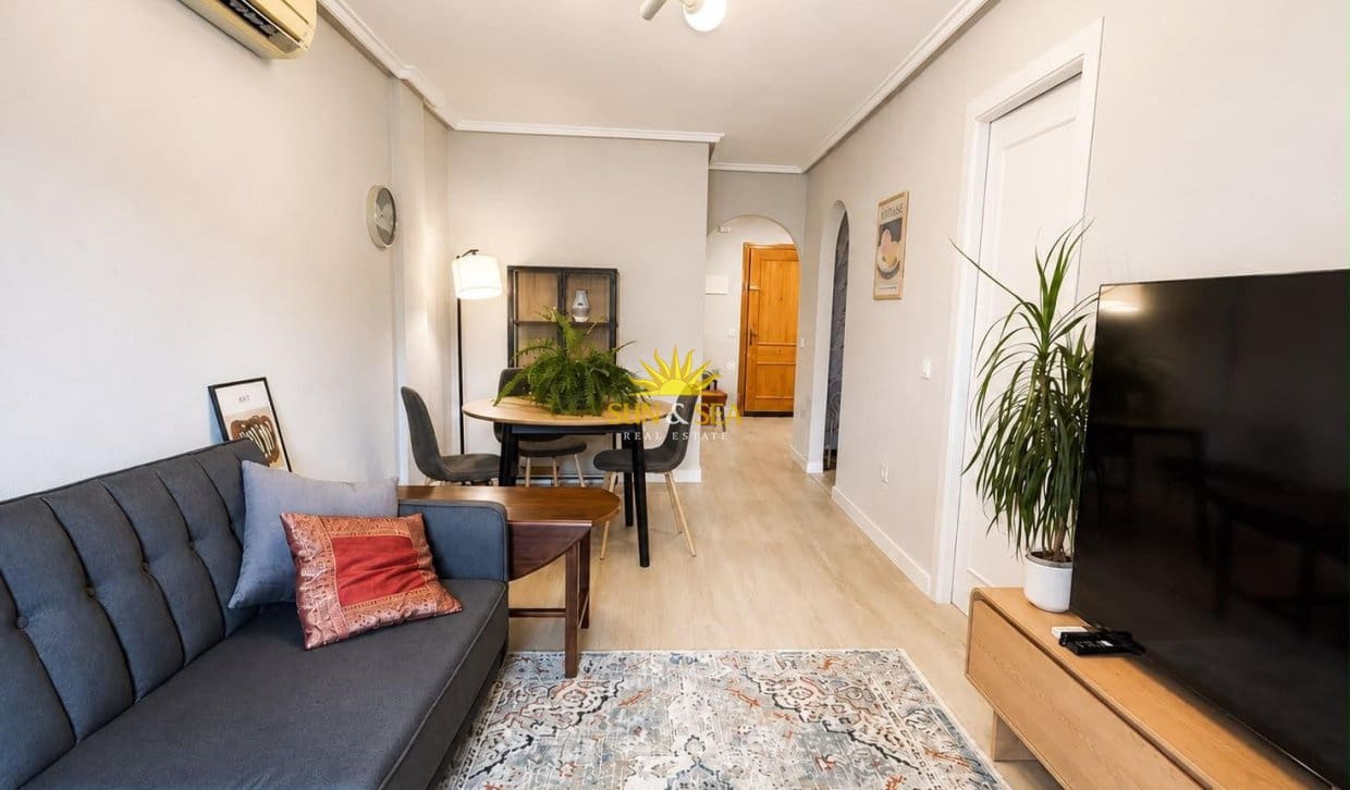 Apartamento de 1 habitación en Torrevieja en venta con piscina - 149.000 € (Ref: 9997817)