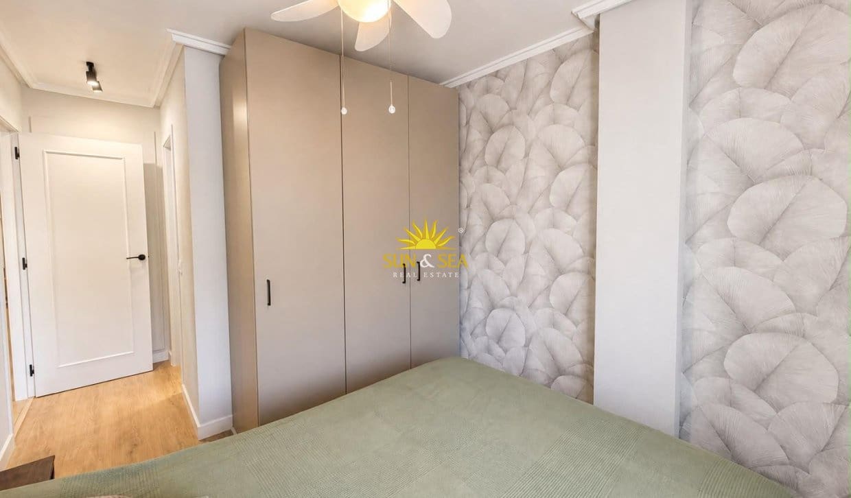 Apartamento de 1 habitación en Torrevieja en venta con piscina - 149.000 € (Ref: 9997817)