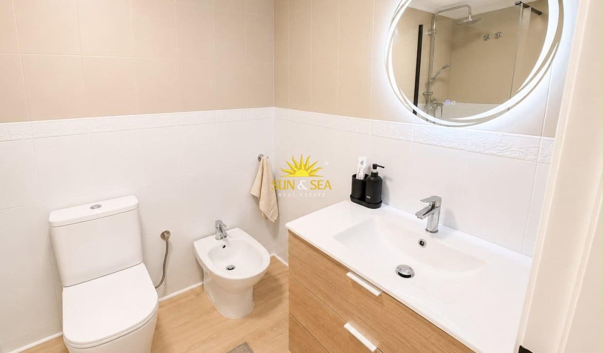 Apartamento de 1 habitación en Torrevieja en venta con piscina - 149.000 € (Ref: 9997817)