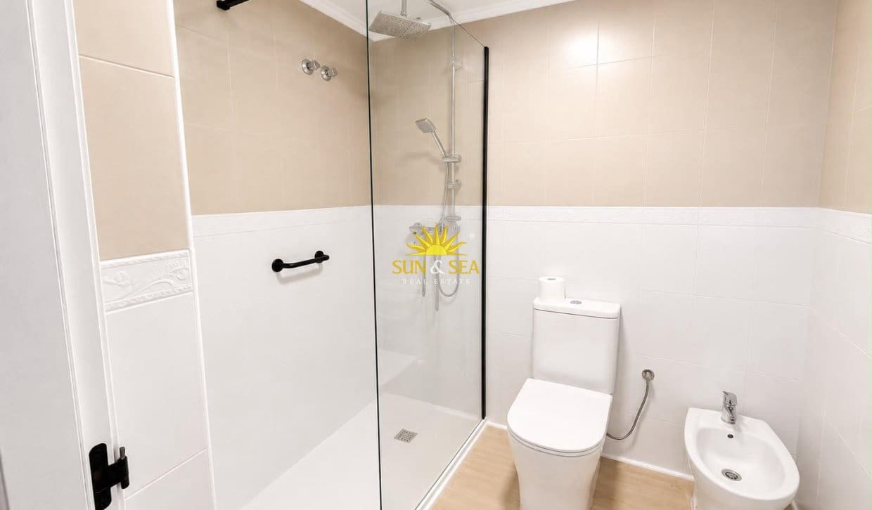 Apartamento de 1 habitación en Torrevieja en venta con piscina - 149.000 € (Ref: 9997817)