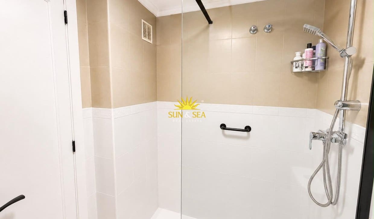 Apartamento de 1 habitación en Torrevieja en venta con piscina - 149.000 € (Ref: 9997817)