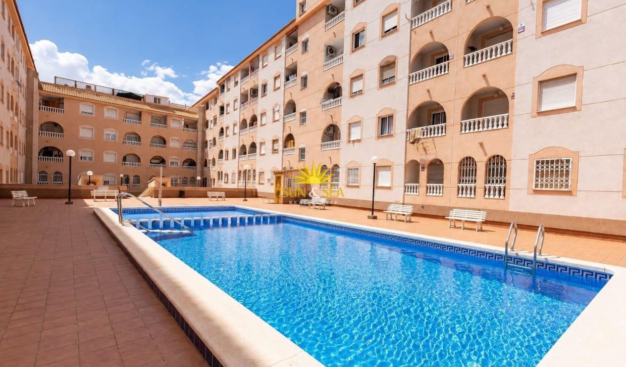 Apartamento de 1 habitación en Torrevieja en venta con piscina - 149.000 € (Ref: 9997817)