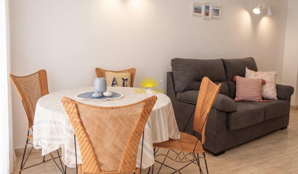   3 soveværelse   ferieLejlighed i Torrevieja   med   swimmingpool   - € 950 (Ref: 9997818)