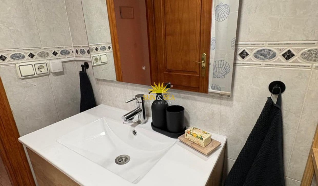   3 soveværelse   ferieLejlighed i Torrevieja   med   swimmingpool   - € 950 (Ref: 9997818)
