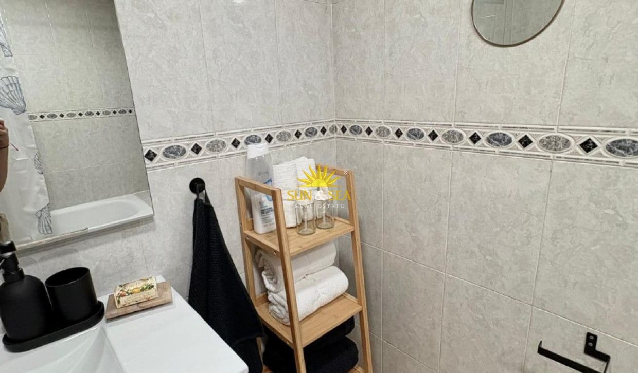   3 soveværelse   ferieLejlighed i Torrevieja   med   swimmingpool   - € 950 (Ref: 9997818)