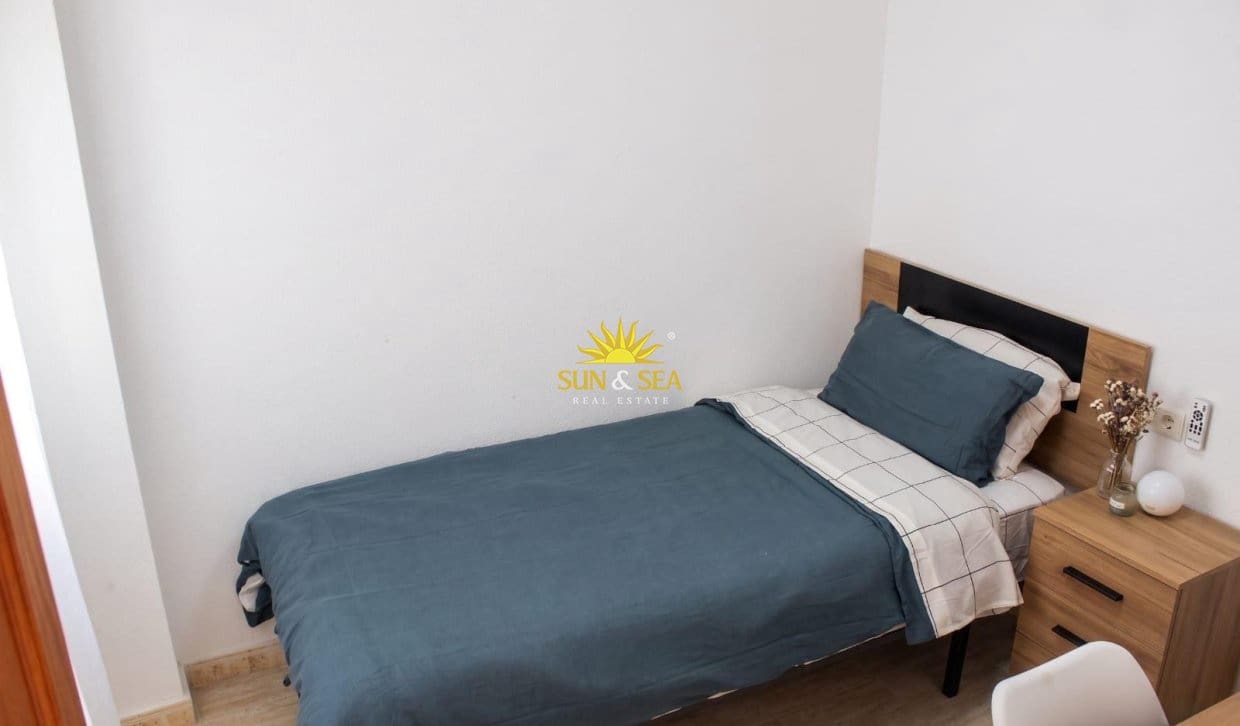   3 soveværelse   ferieLejlighed i Torrevieja   med   swimmingpool   - € 950 (Ref: 9997818)