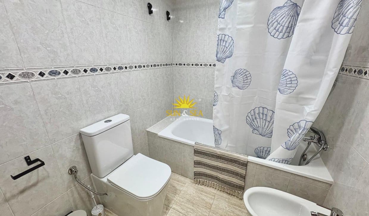   3 soveværelse   ferieLejlighed i Torrevieja   med   swimmingpool   - € 950 (Ref: 9997818)