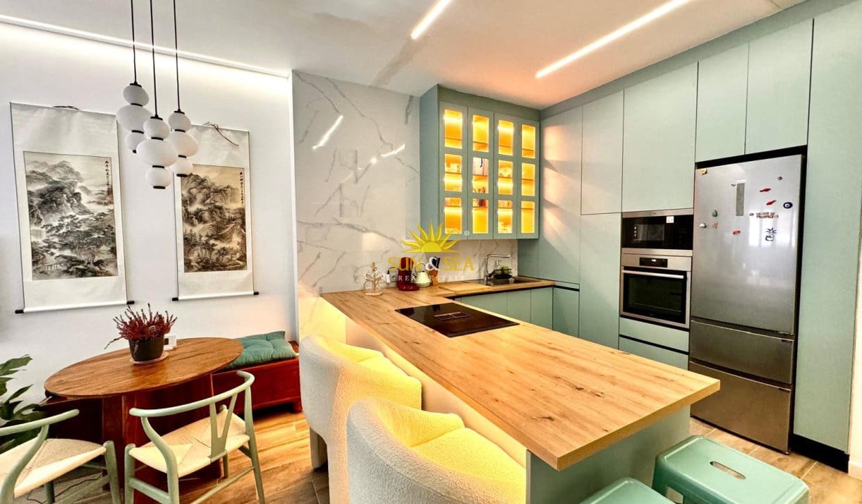 Appartement de 4 chambres à louer à Alicante ville - 2 850 € (Ref: 9997819)