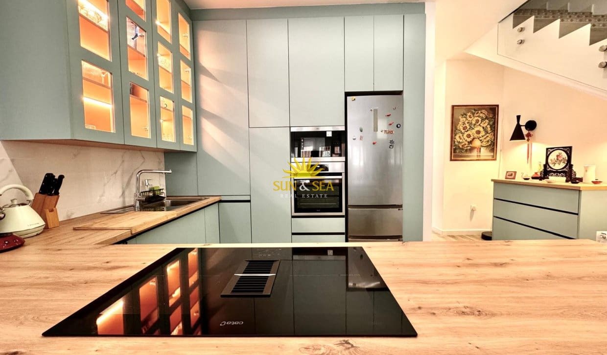 Appartement de 4 chambres à louer à Alicante ville - 2 850 € (Ref: 9997819)