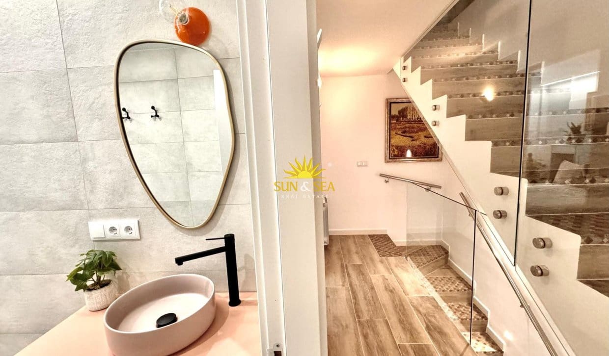 Appartement de 4 chambres à louer à Alicante ville - 2 850 € (Ref: 9997819)
