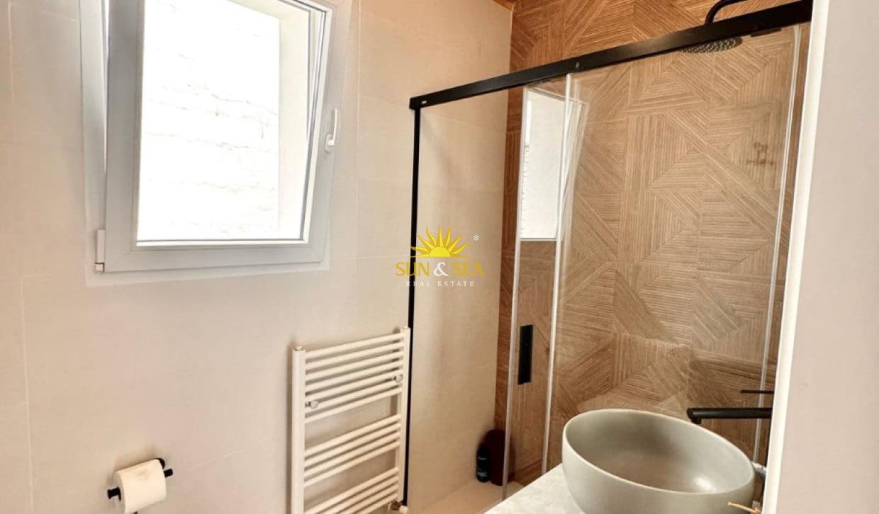 Appartement de 4 chambres à louer à Alicante ville - 2 850 € (Ref: 9997819)