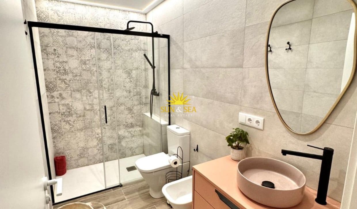 Appartement de 4 chambres à louer à Alicante ville - 2 850 € (Ref: 9997819)
