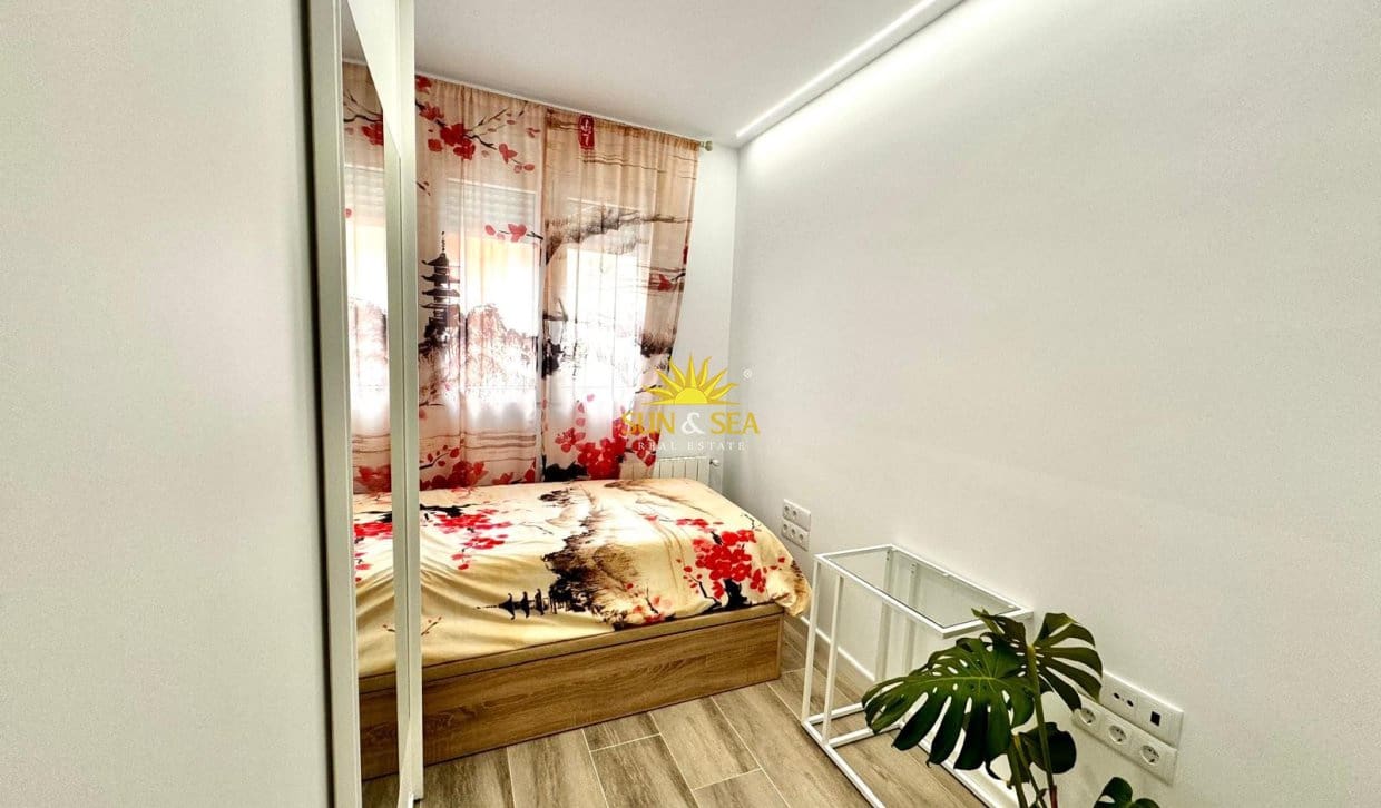 Appartement de 4 chambres à louer à Alicante ville - 2 850 € (Ref: 9997819)