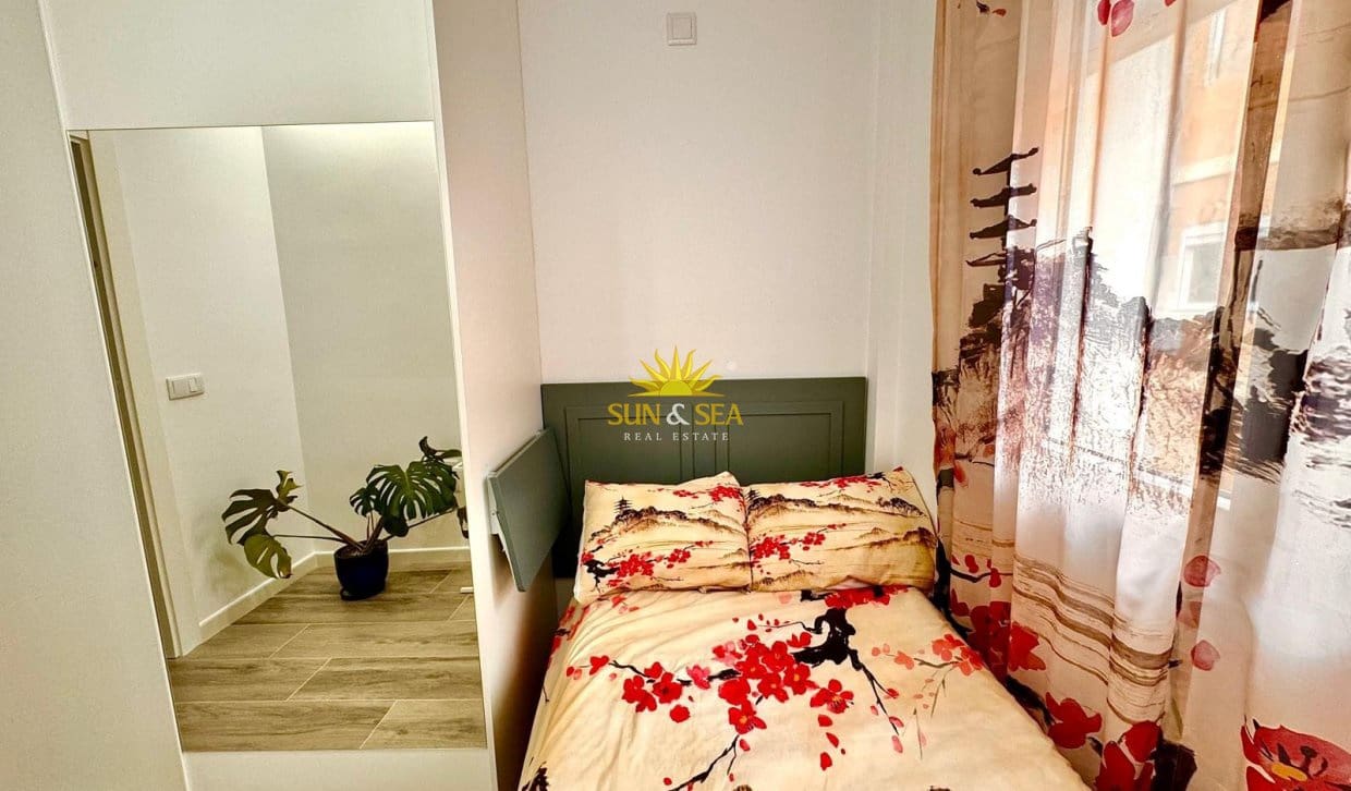 Appartement de 4 chambres à louer à Alicante ville - 2 850 € (Ref: 9997819)