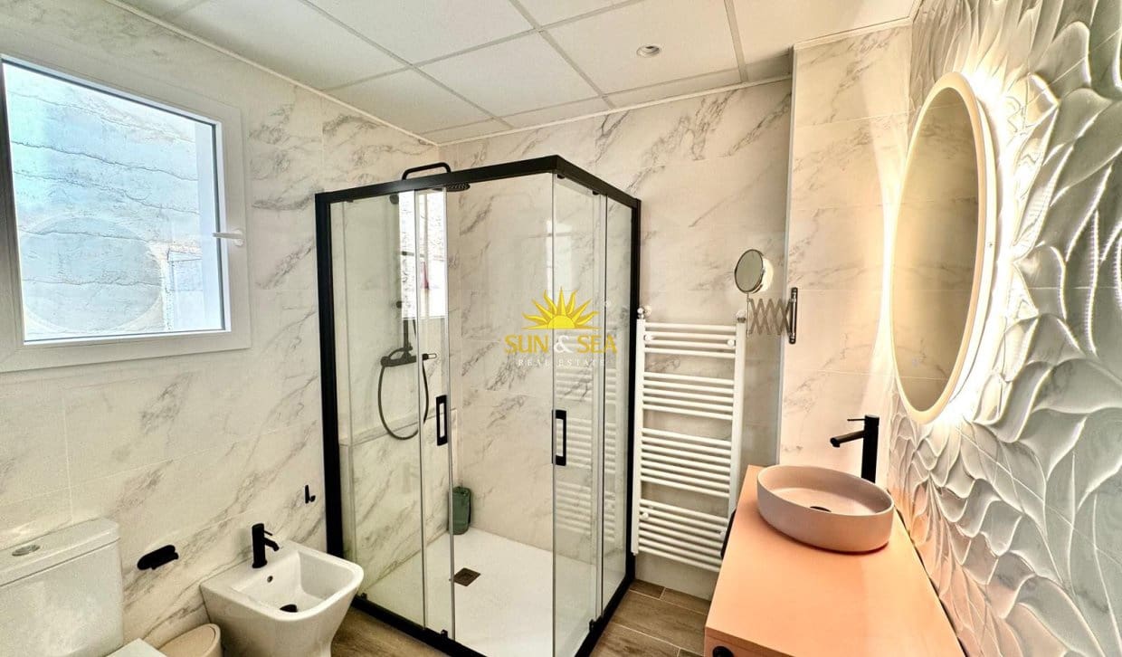 Appartement de 4 chambres à louer à Alicante ville - 2 850 € (Ref: 9997819)