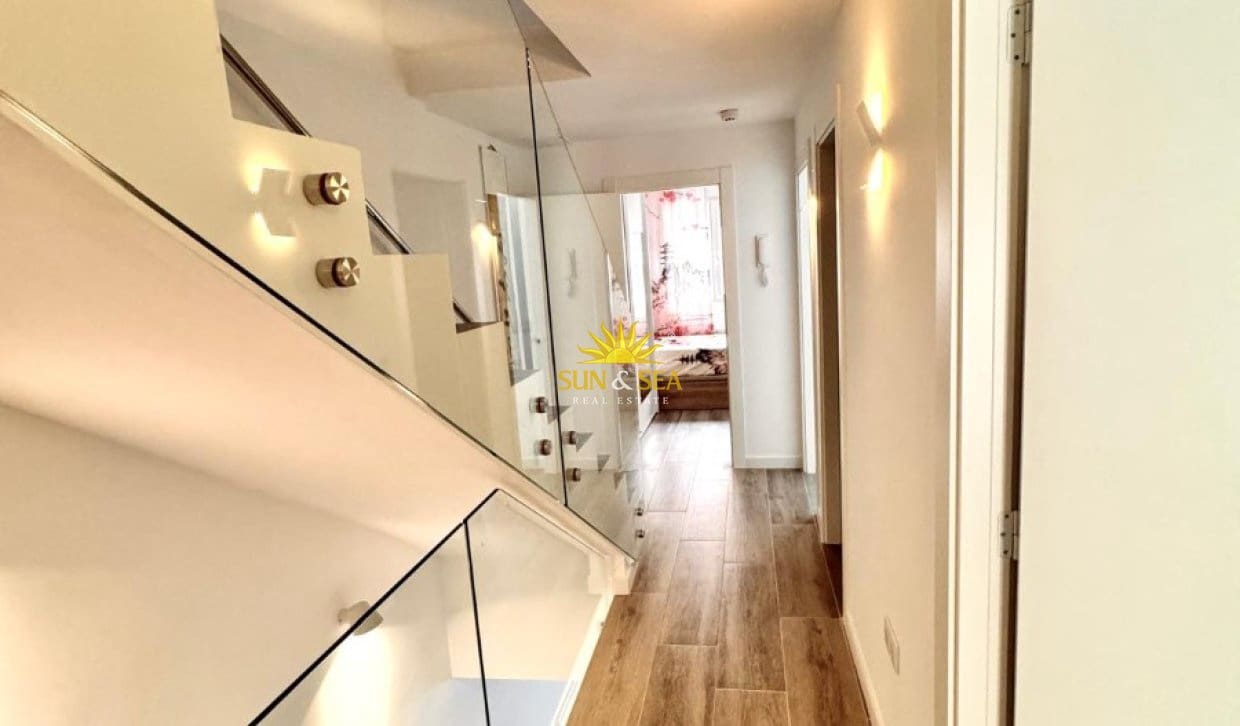 Appartement de 4 chambres à louer à Alicante ville - 2 850 € (Ref: 9997819)