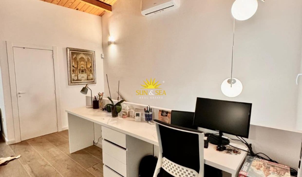Appartement de 4 chambres à louer à Alicante ville - 2 850 € (Ref: 9997819)