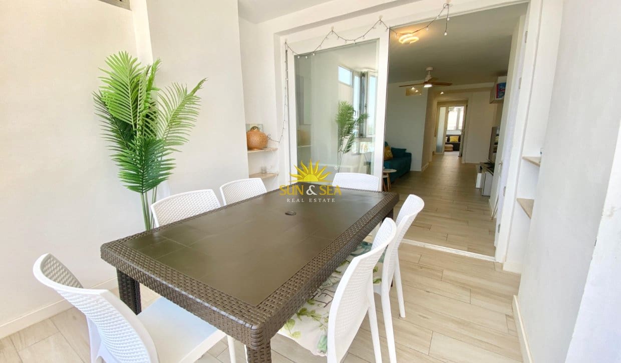 Appartement de 3 chambres de location de vacances à Alicante ville avec piscine garage - 1 350 € (Ref: 9999040)
