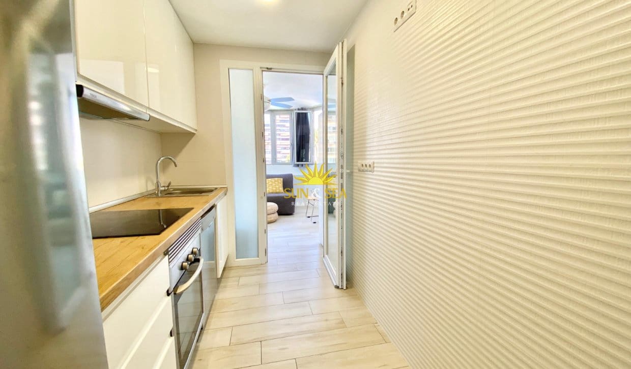 Appartement de 3 chambres de location de vacances à Alicante ville avec piscine garage - 1 350 € (Ref: 9999040)