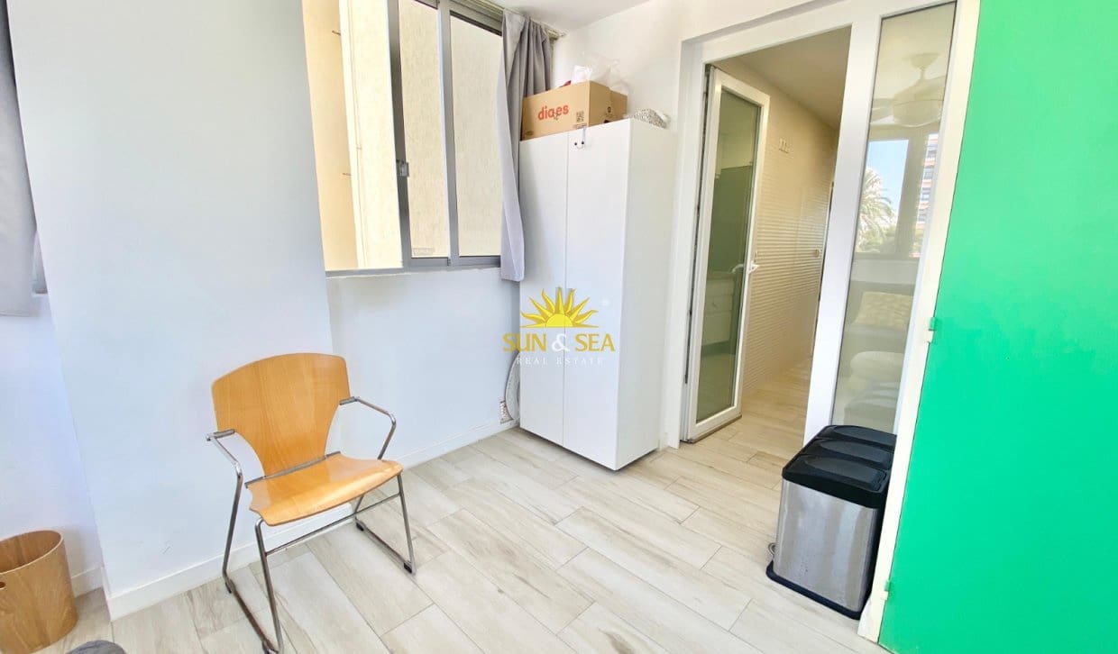 Appartement de 3 chambres de location de vacances à Alicante ville avec piscine garage - 1 350 € (Ref: 9999040)