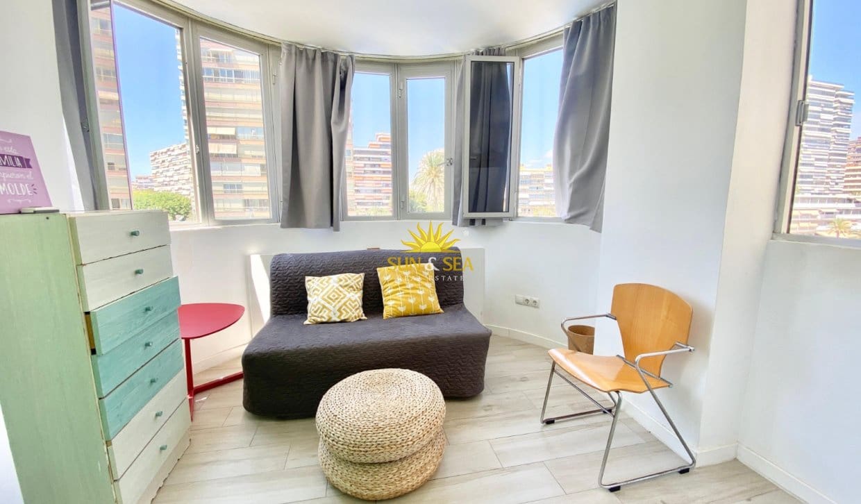 Appartement de 3 chambres de location de vacances à Alicante ville avec piscine garage - 1 350 € (Ref: 9999040)
