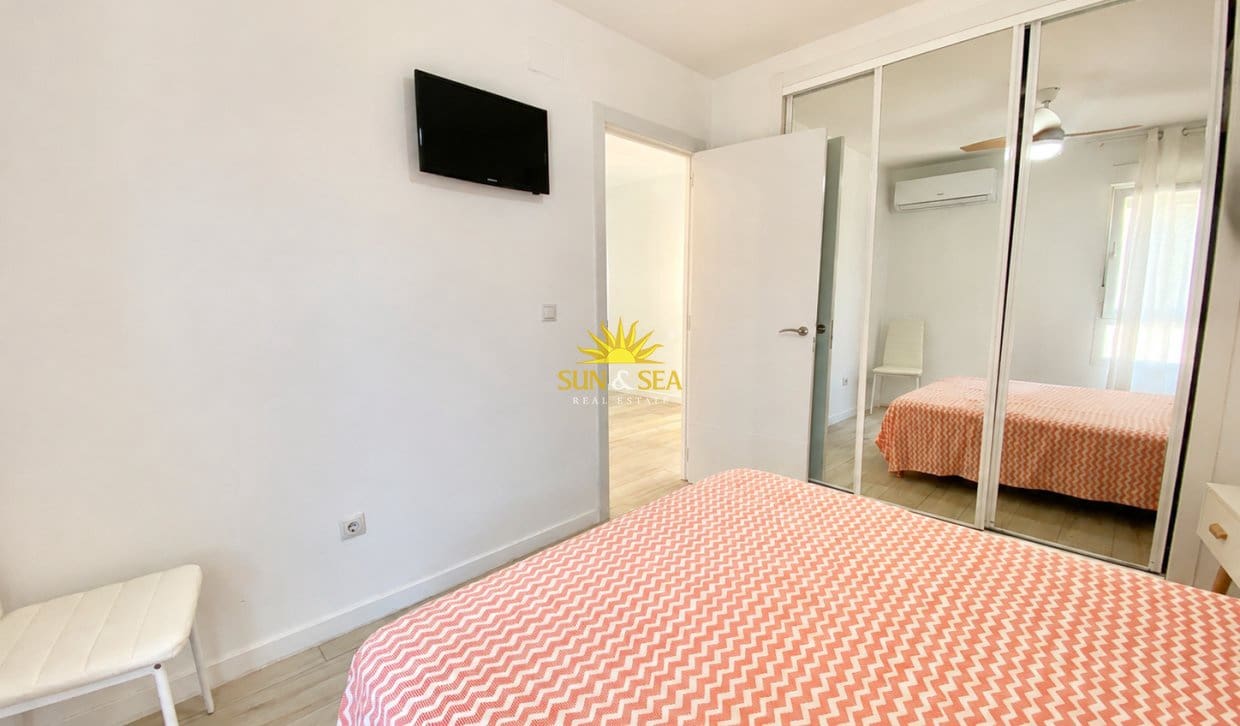Appartement de 3 chambres de location de vacances à Alicante ville avec piscine garage - 1 350 € (Ref: 9999040)